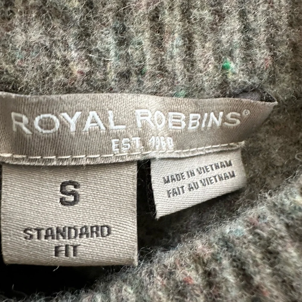 Cozy Gray Women's Sweater royal Robbins size Small 100% wool Sku001 - Picture 2 of 11